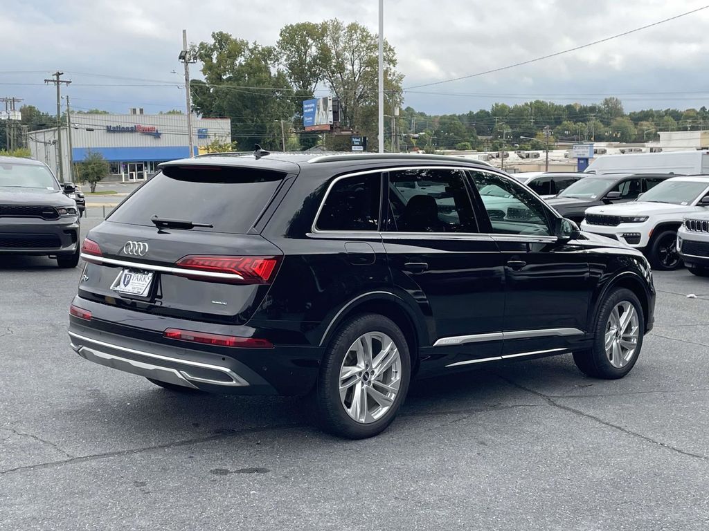 2024 Audi Q7 55 Premium Plus photo 4