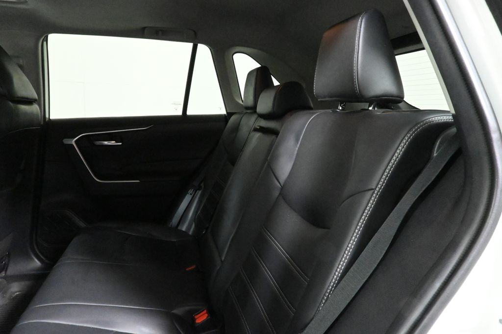 2021 Toyota RAV4 XLE Premium photo 4