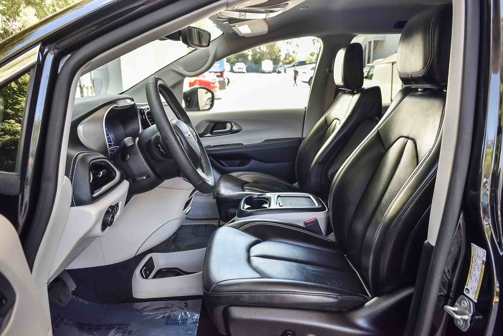 2023 Chrysler Pacifica Hybrid Touring L photo 15