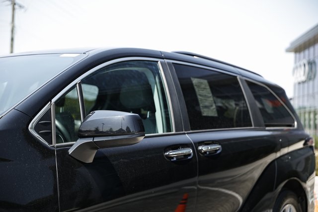 2024 Toyota Sienna XLE photo 11