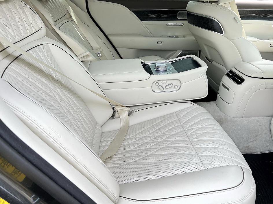 2025 Genesis G90 3.5T E-Supercharger photo 24