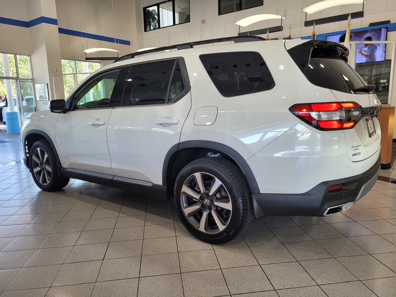 2025 Honda Pilot Touring photo 6