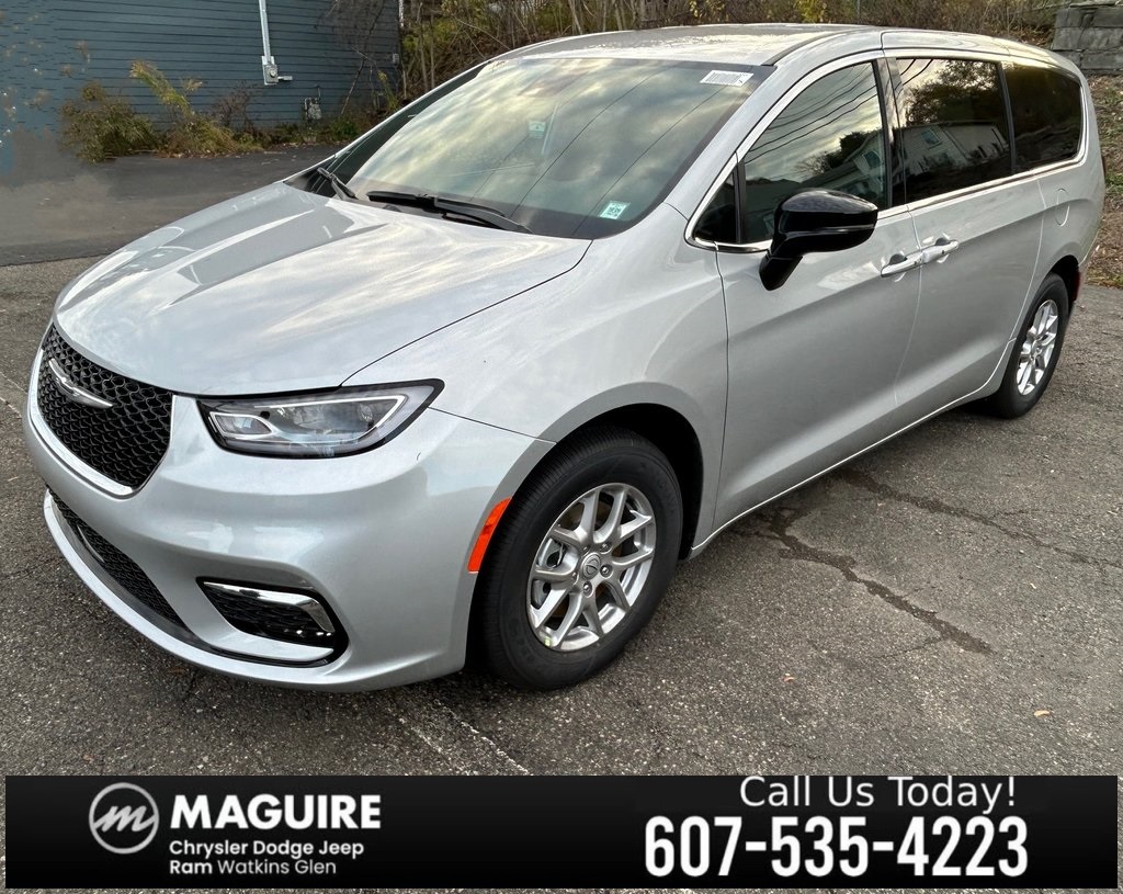 2026 Chrysler Pacifica Select's photo