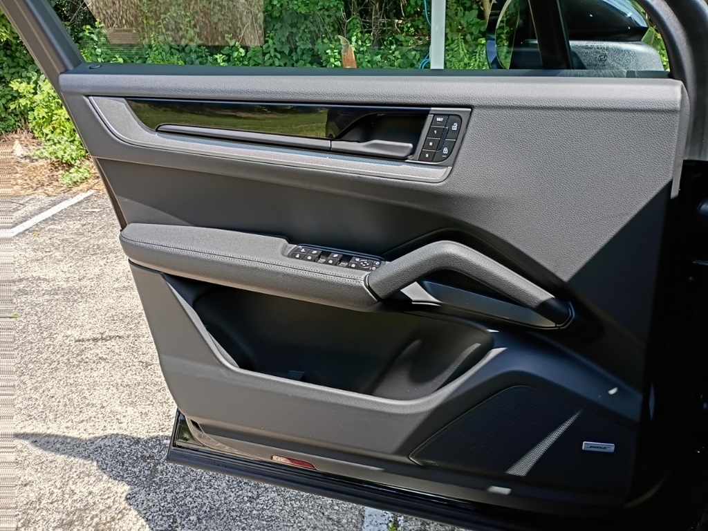 2025 Porsche Cayenne photo 19