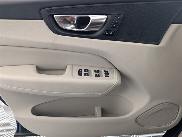 2023 Volvo XC60 Recharge Hybrid T8 Plus photo 28