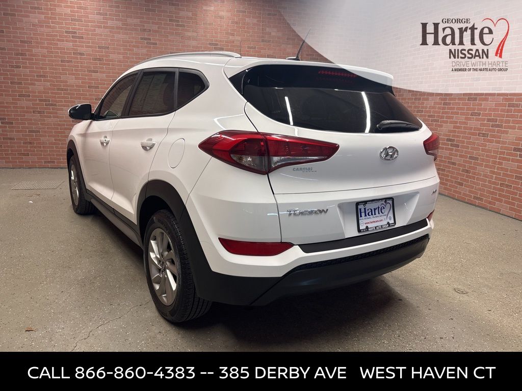 2017 Hyundai Tucson SE photo 2