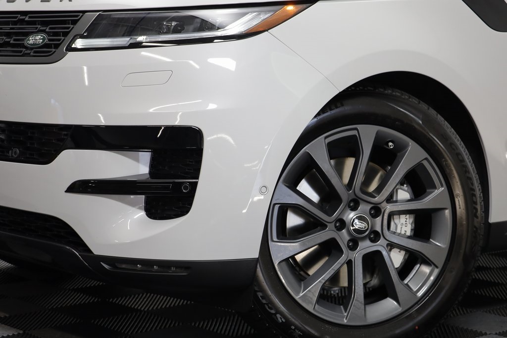 2025 Land Rover Range Rover Sport SE photo 3