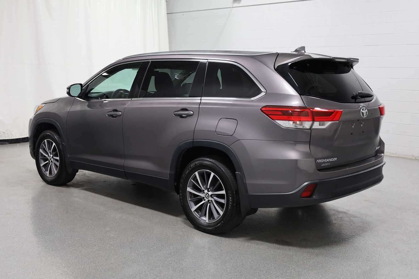 2019 Toyota Highlander SE XLE photo 3