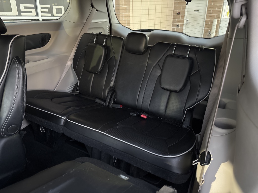 2022 Chrysler Pacifica Hybrid Limited photo 16