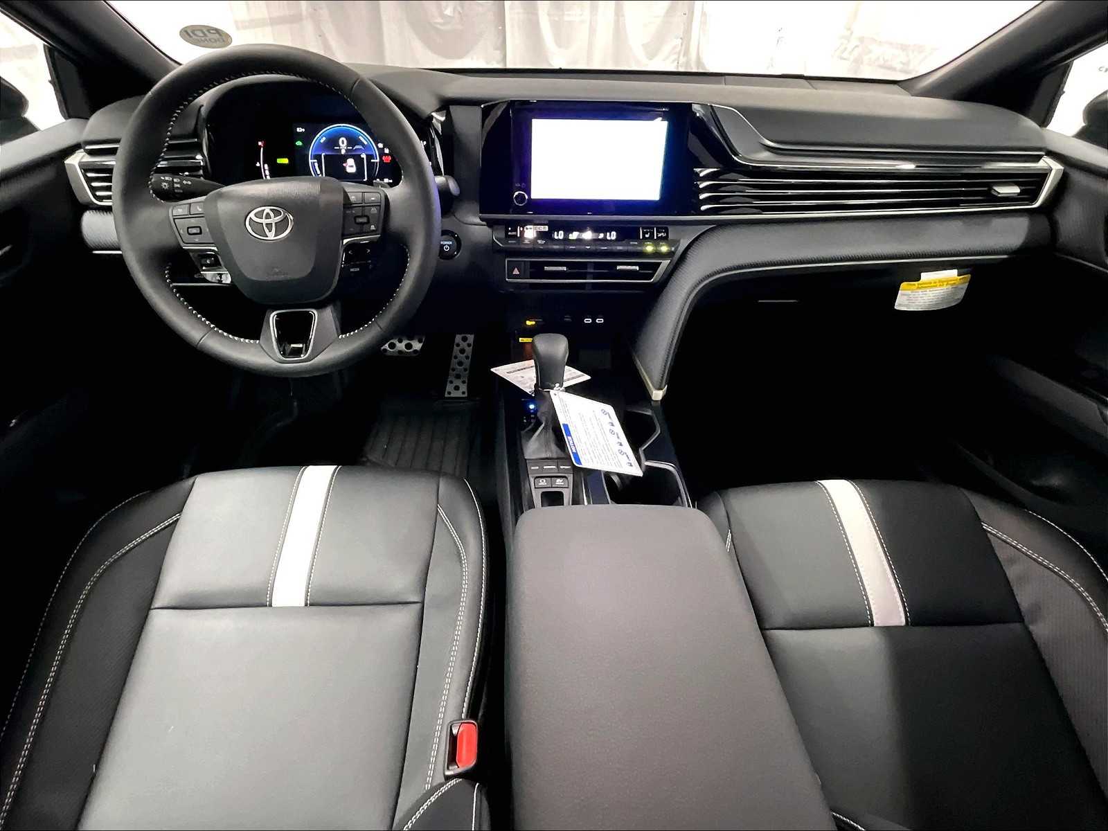 2025 Toyota Camry SE photo 10