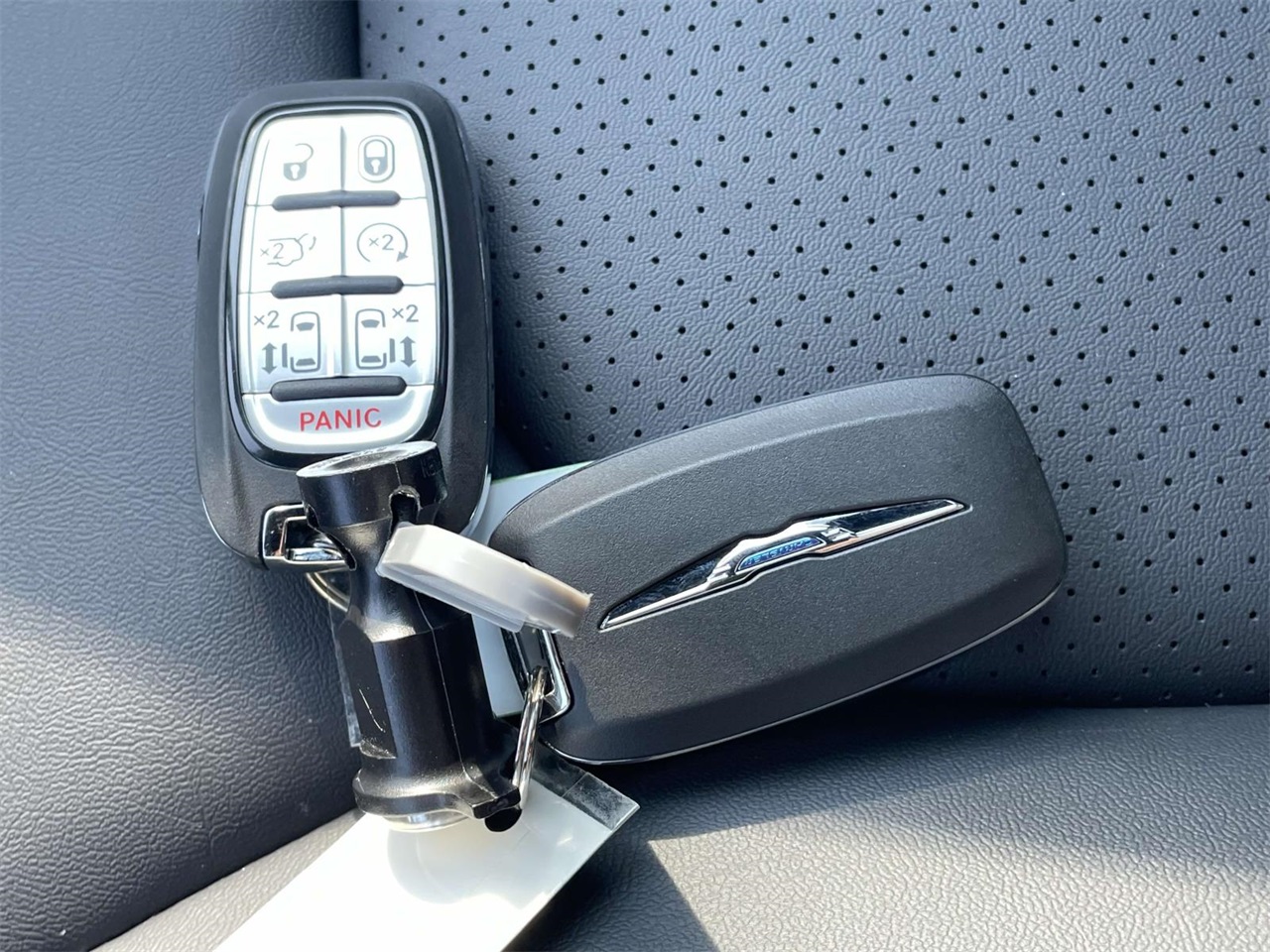 2025 Chrysler Pacifica photo 30