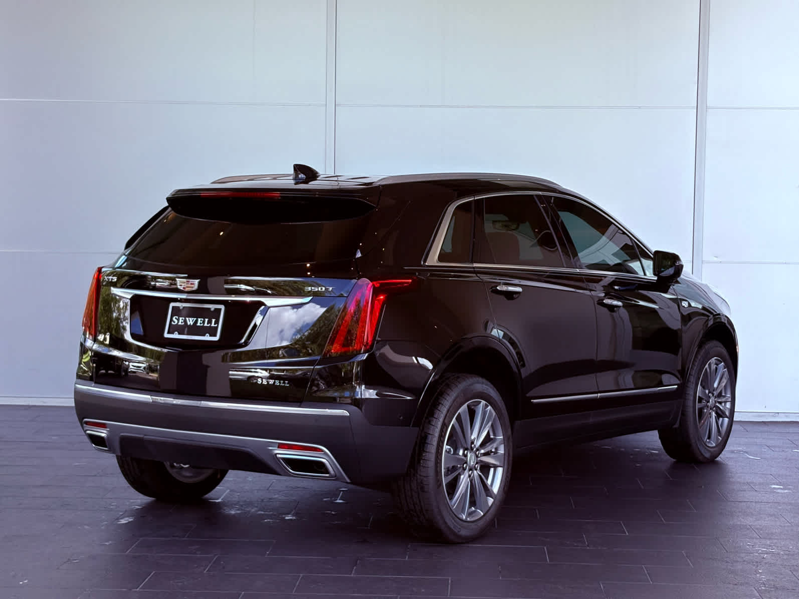 2025 Cadillac XT5 Premium Luxury photo 3