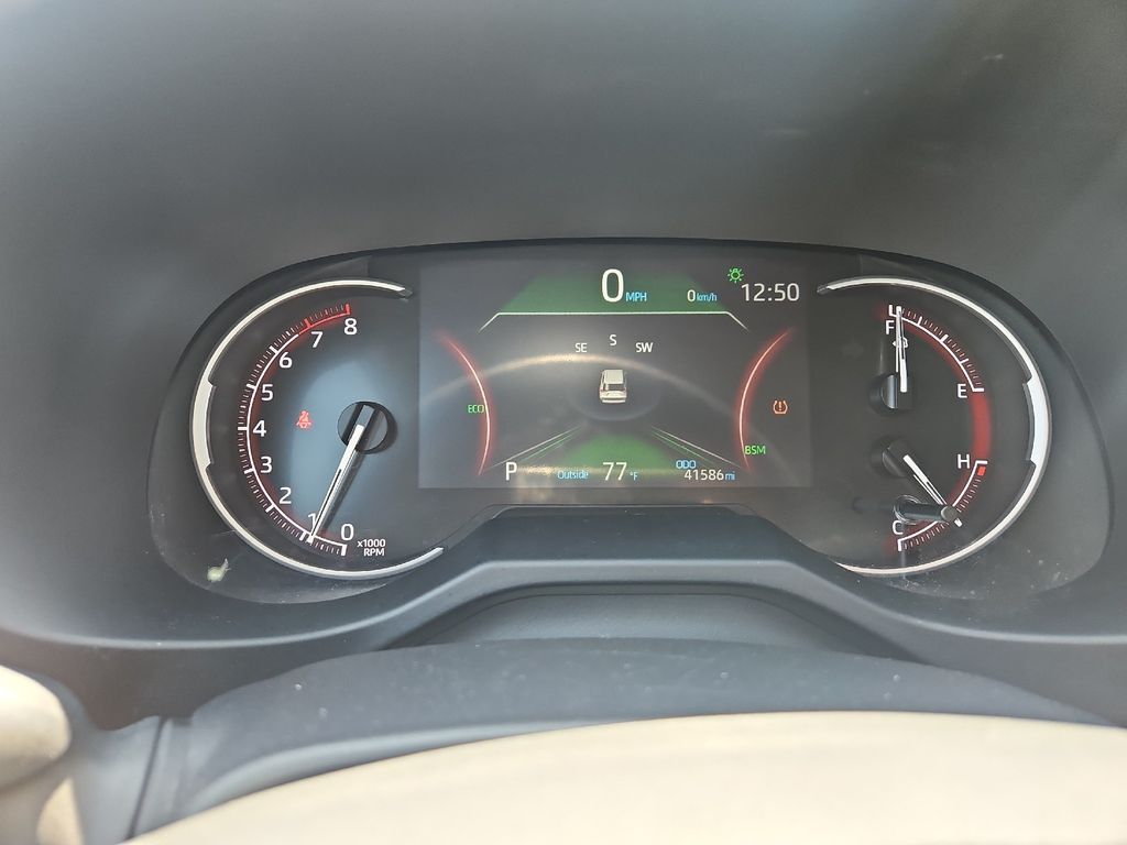 2024 Toyota RAV4 XLE photo 12