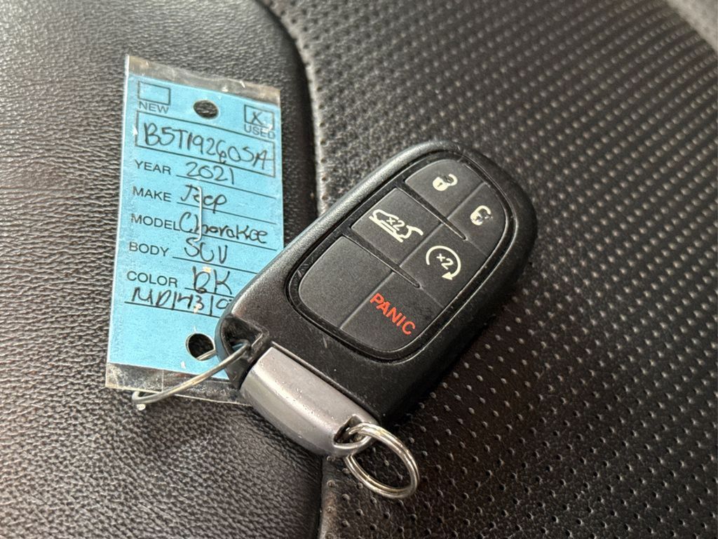 2021 Jeep Cherokee Latitude Lux photo 29
