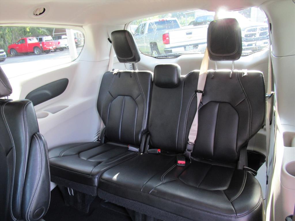 2023 Chrysler Pacifica Touring L photo 27
