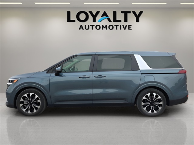 2024 Kia Carnival EX photo 2