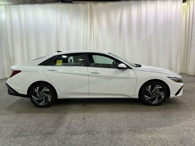 2025 Hyundai Elantra Limited photo 2