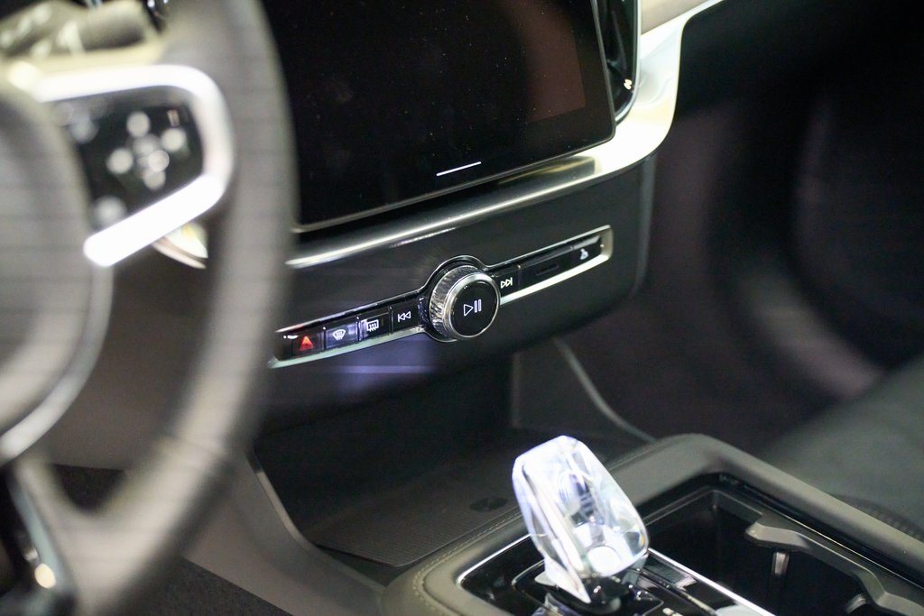 2025 VOLVO XC90 - Image 7