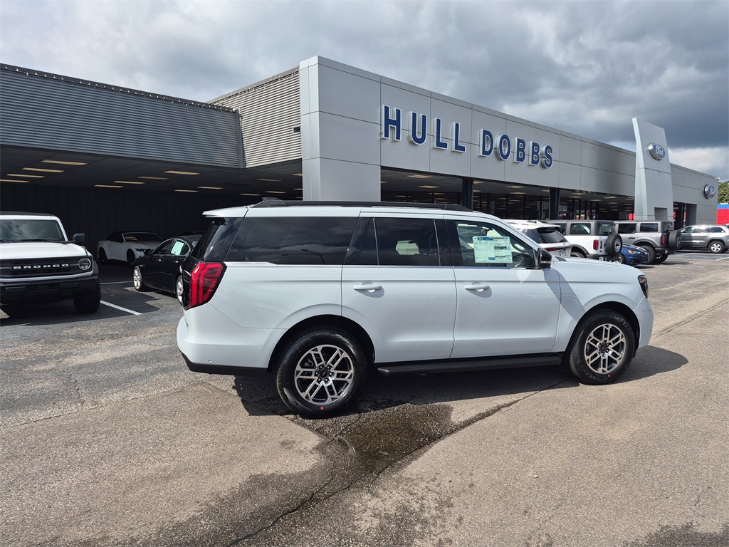 2025 Ford Expedition photo 4
