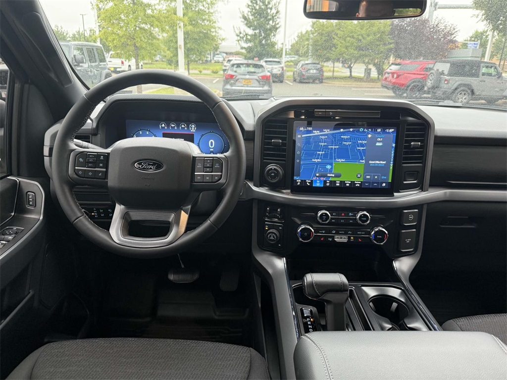 2025 Ford F-150 XLT photo 16