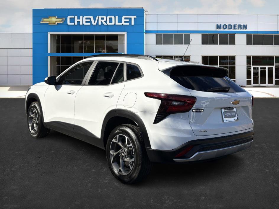 2024 Chevrolet Trax LT photo 3