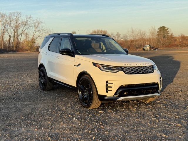2025 Land Rover Discovery Metropolitan Edition photo 6