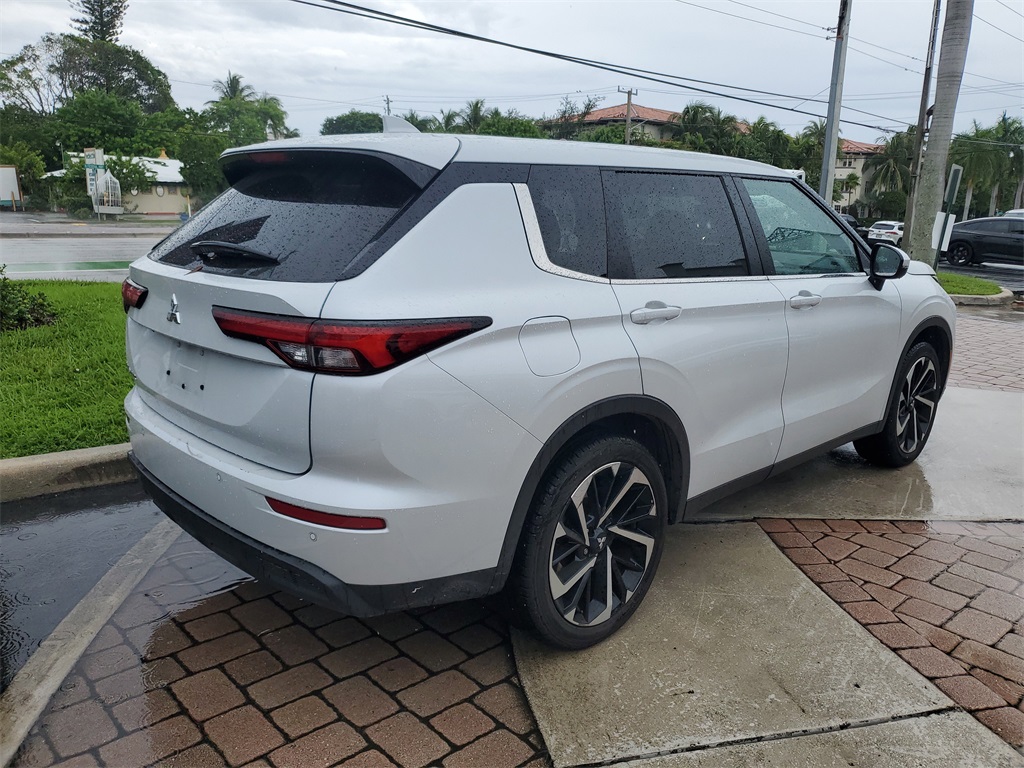 2022 Mitsubishi Outlander ES photo 5