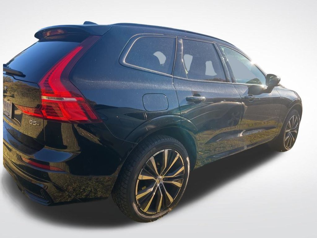 2024 Volvo XC60 B5 Plus photo 3