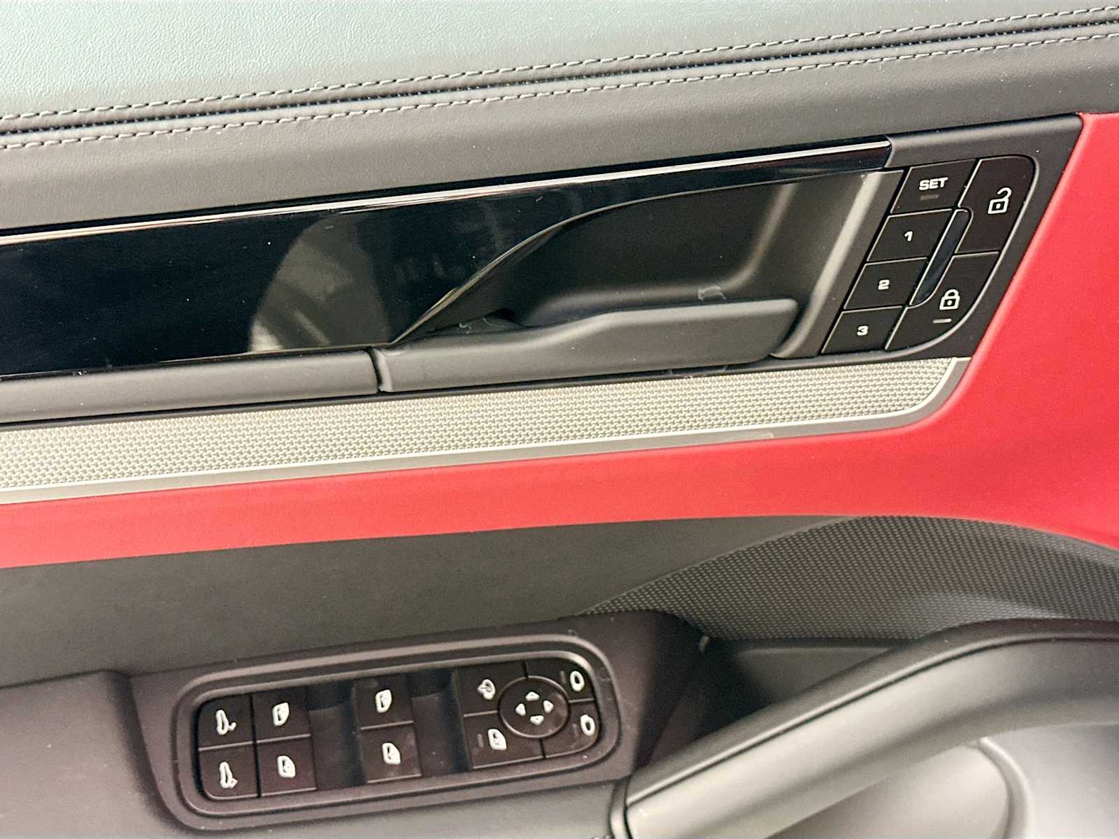 2025 Porsche Cayenne S photo 10