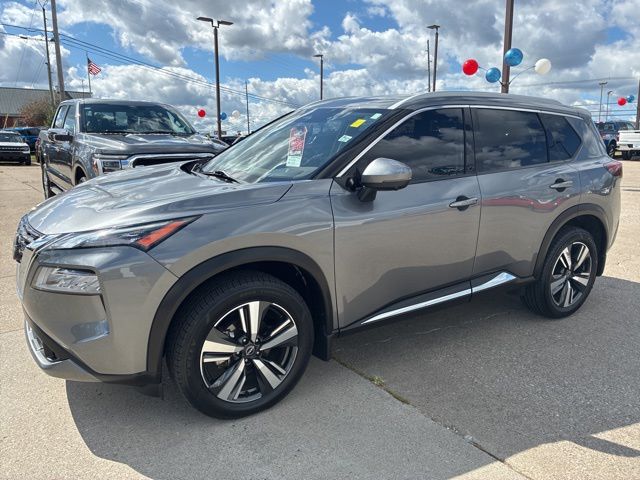 2023 Nissan Rogue SL photo 3