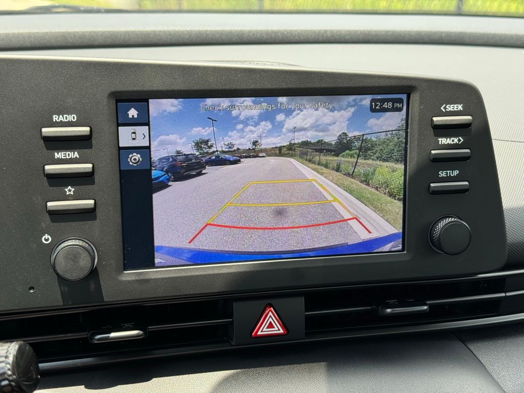 2025 Hyundai Elantra SEL Sport photo 3