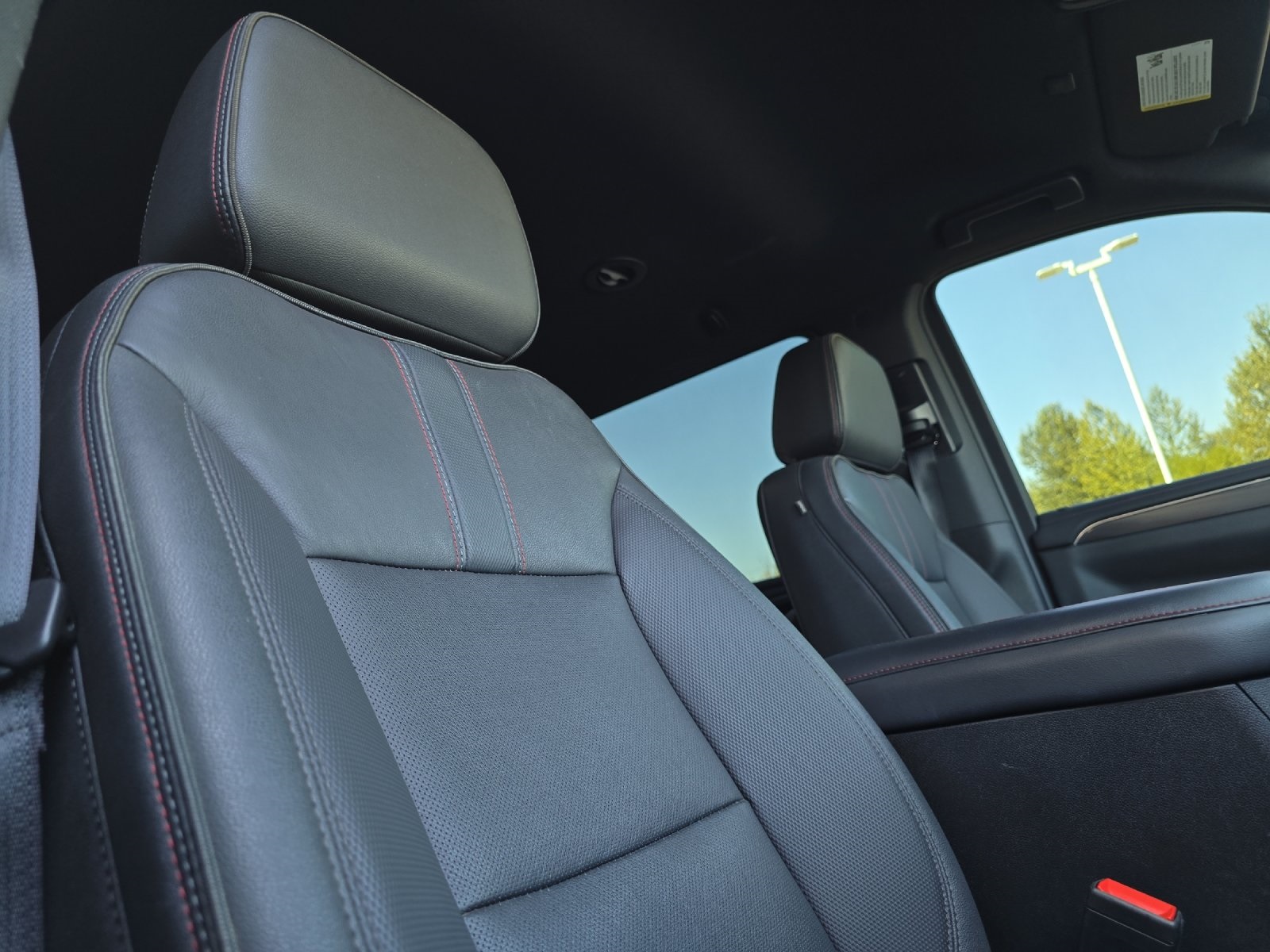 2022 Chevrolet Suburban RST photo 16