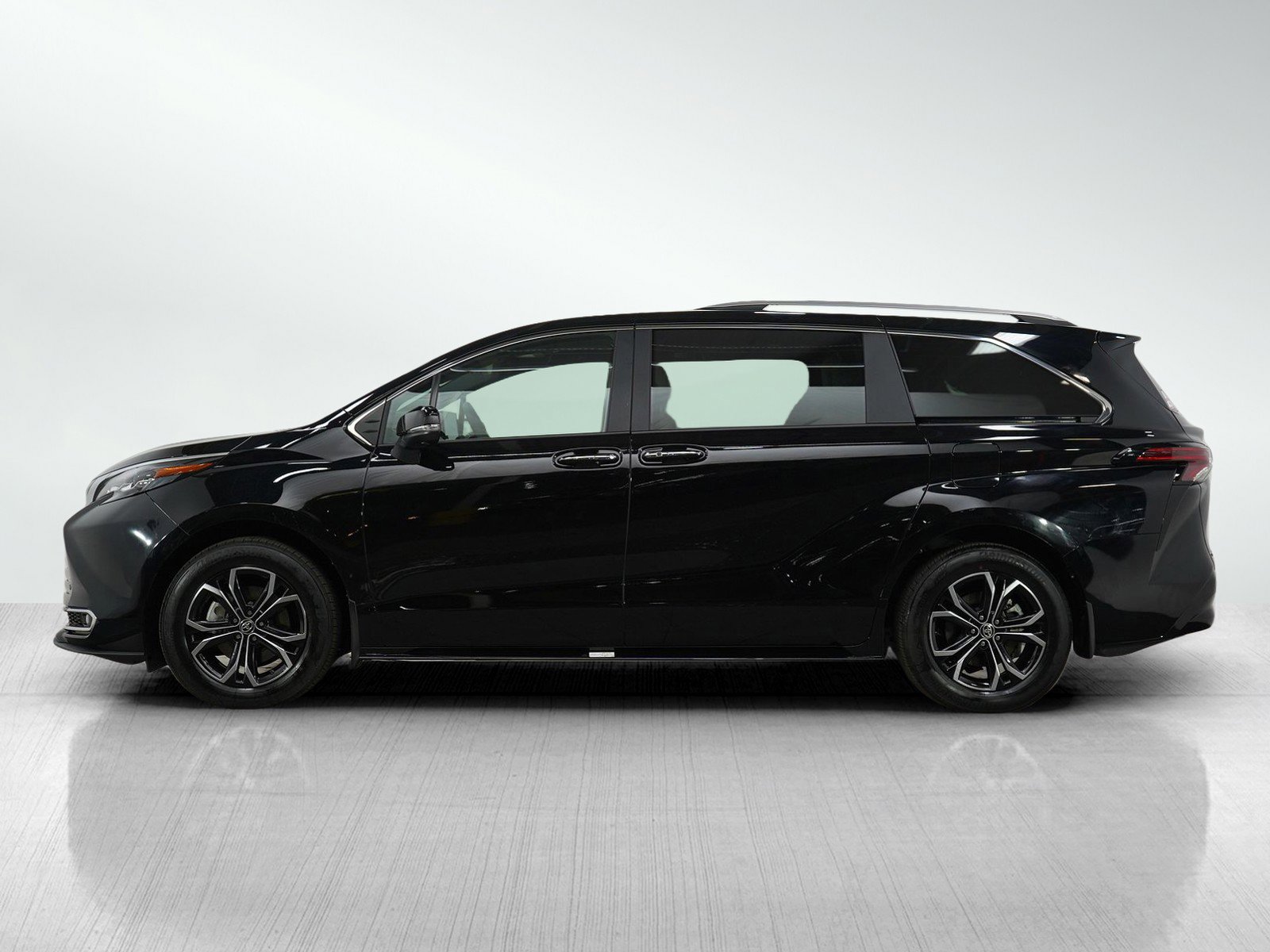 Used 2025 Toyota Sienna Platinum with VIN 5TDESKFC3SS173167 for sale in Bloomington, Minnesota