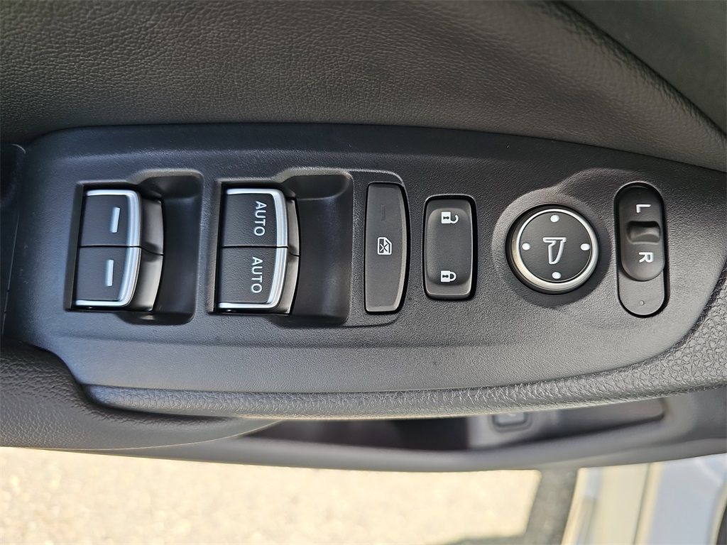 2019 Honda Accord EX photo 25