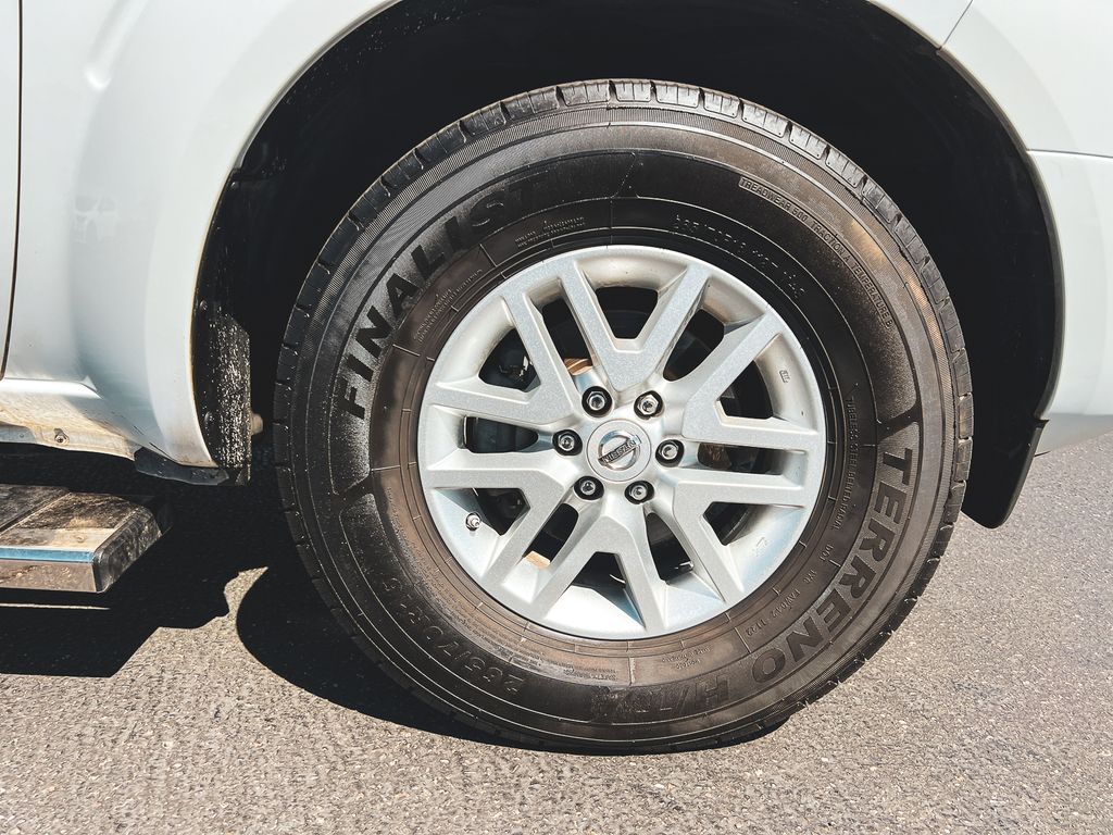 2017 Nissan Frontier SV photo 5