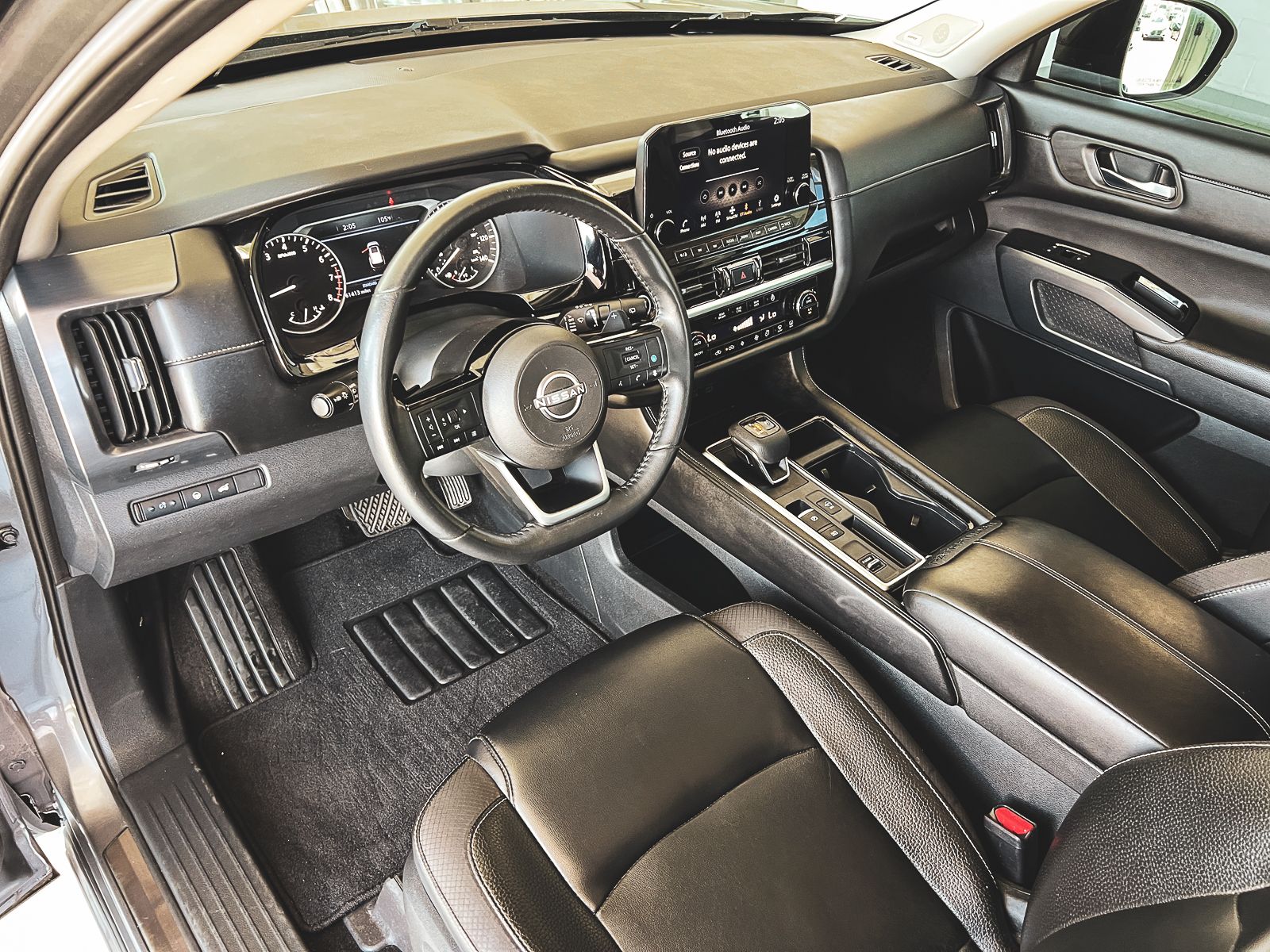 2022 Nissan Pathfinder SL photo 25