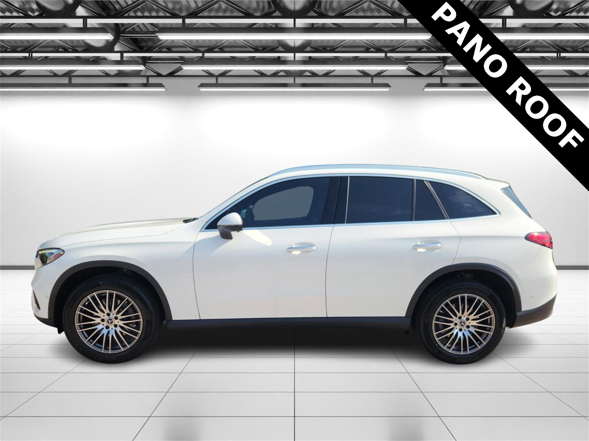 2025 Mercedes Benz GLC 300 photo 2