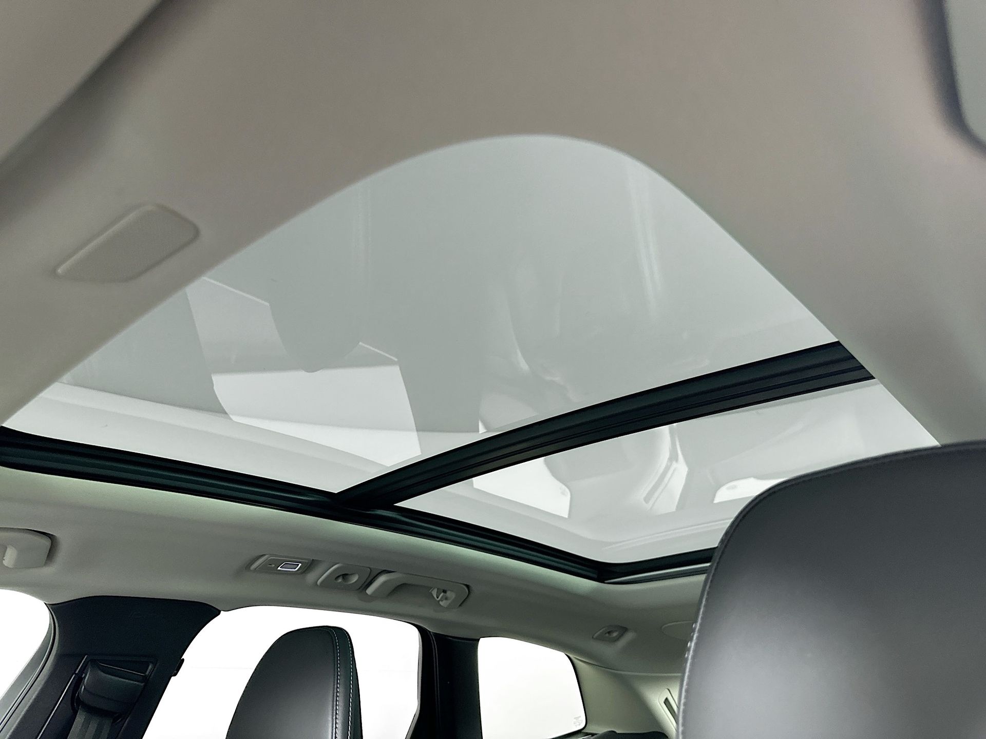 2023 Volvo XC60 B5 Ultimate photo 18
