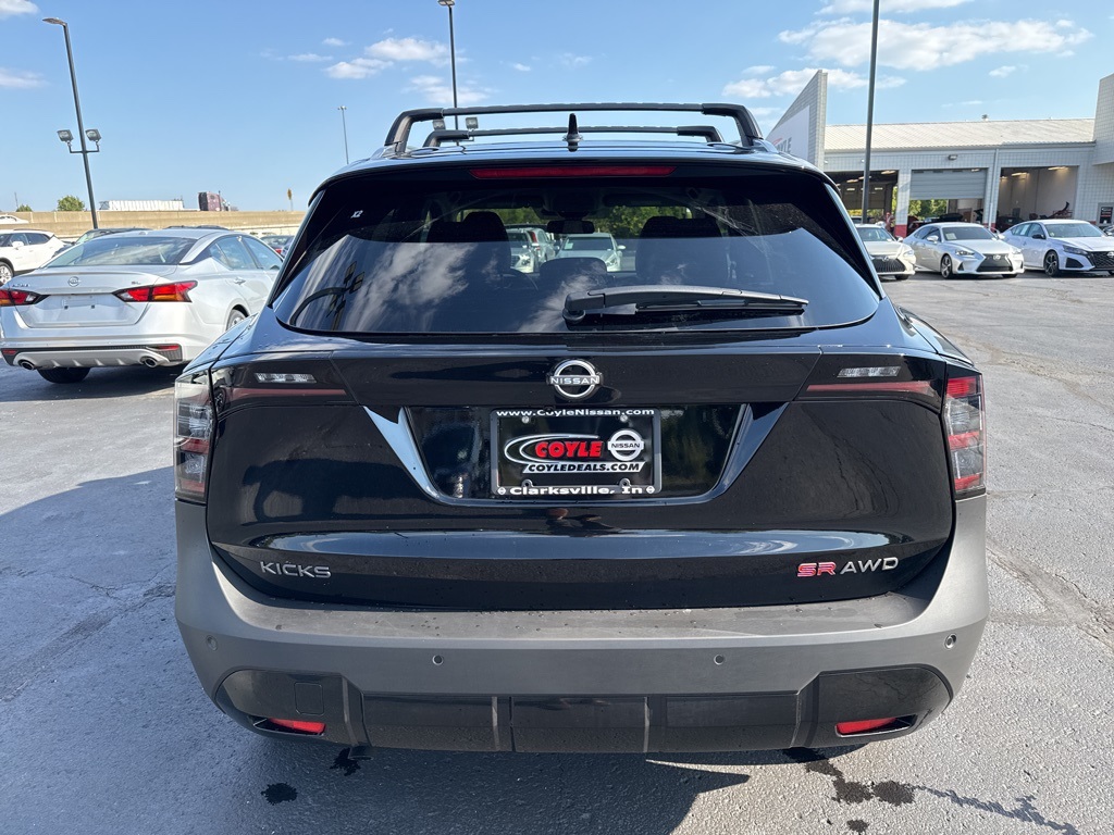 2026 Nissan Kicks SR photo 3