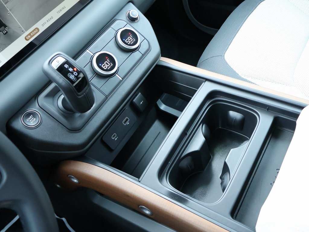2024 Land Rover Defender 110 X-Dynamic SE photo 21