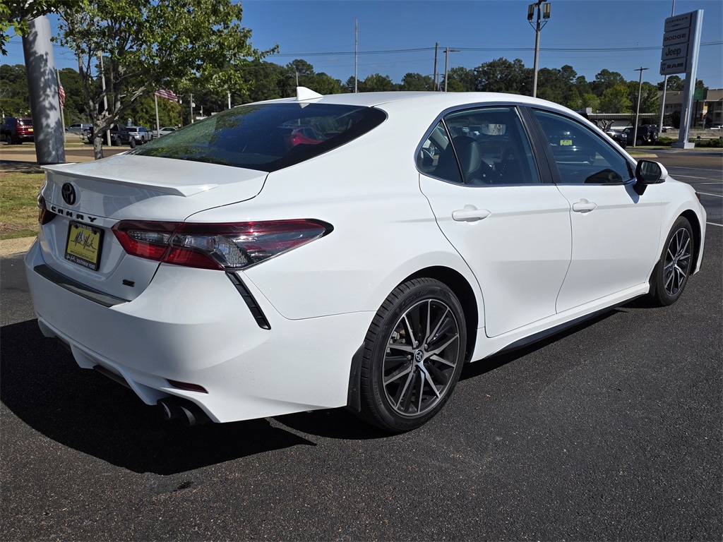 2023 Toyota Camry SE photo 4