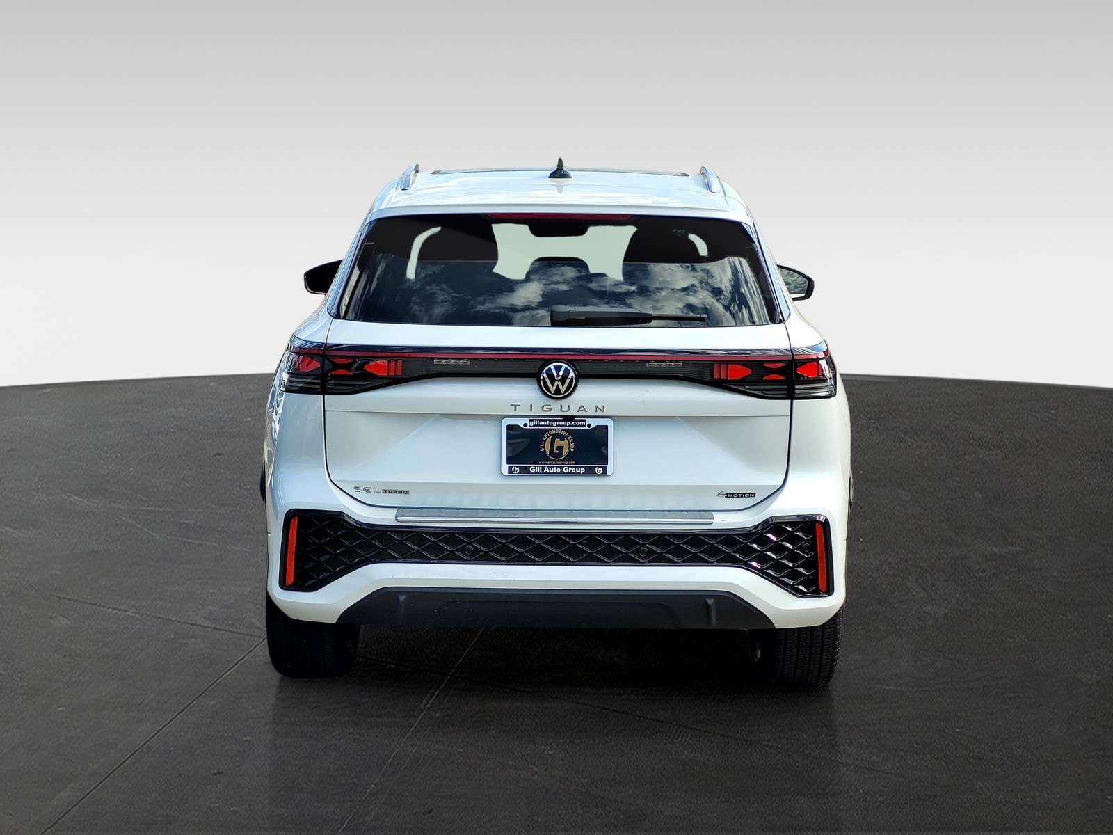 2026 Volkswagen Tiguan SEL R-Line photo 4