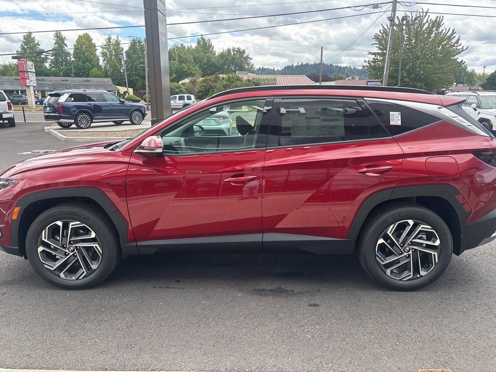 2025 Hyundai Tucson Hybrid Limited photo 2