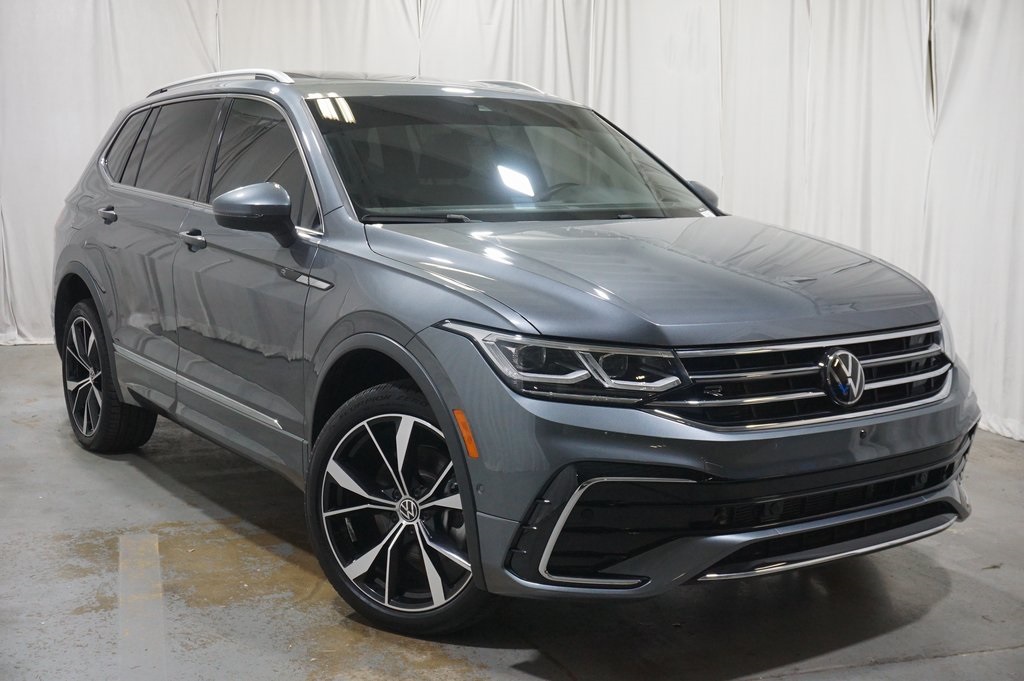 2024 Volkswagen Tiguan SEL R-Line Black photo 3