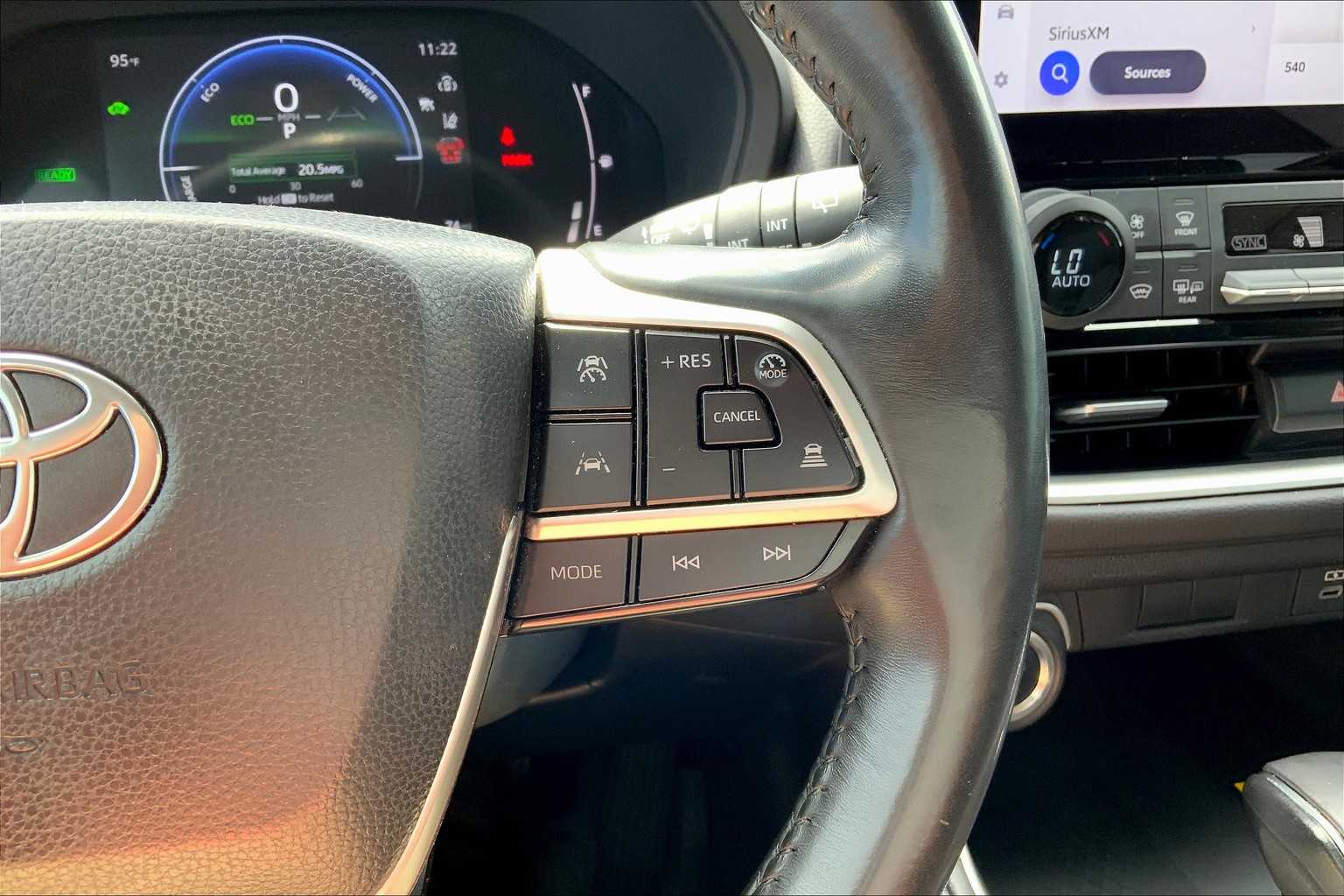 2024 Toyota Highlander Hybrid XLE photo 22