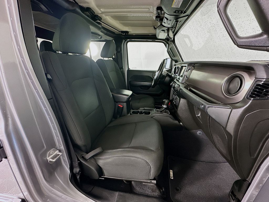 2020 Jeep Gladiator Sport photo 26