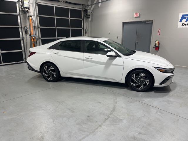 2025 Hyundai Elantra Limited's photo