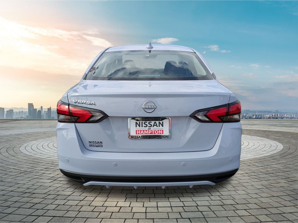 2025 Nissan Versa SV photo 4