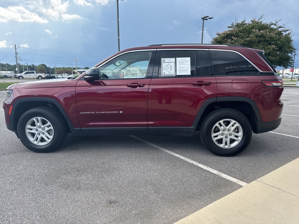 2023 Jeep Grand Cherokee Laredo photo 3