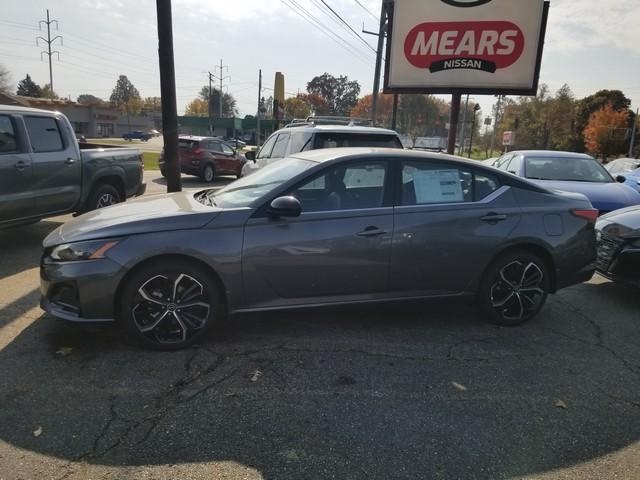 2025 Nissan Altima 2.5 SR photo 2